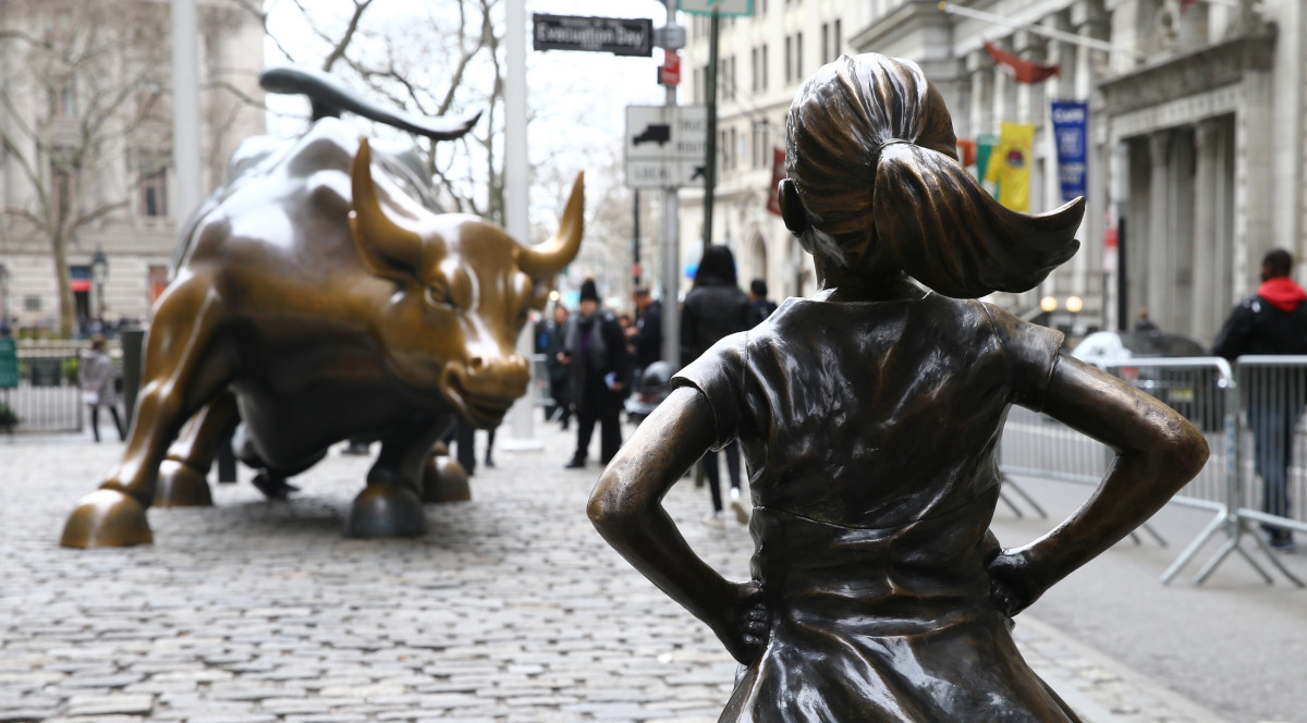 ‘Fearless Girl’ statue face off Wall Street Bull in New York
